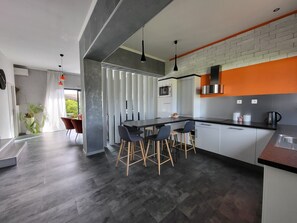 Micro-ondes, four, lave-vaisselle