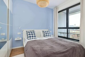 1 Schlafzimmer, Schreibtisch, Bügeleisen/Bügelbrett, Reisekinderbett