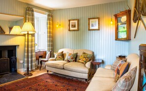 TV, fireplace - Keepers Cottage - sleeps 6 guests  in 3 bedrooms (Morvern)