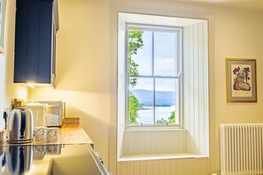 Fridge, microwave, oven, stovetop - Keepers Cottage - sleeps 6 guests  in 3 bedrooms (Morvern)