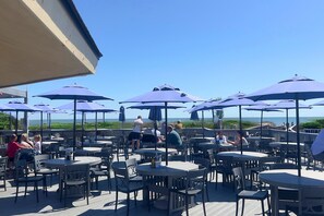 Outdoor dining - Salty Smiles (Hilton Head Island)