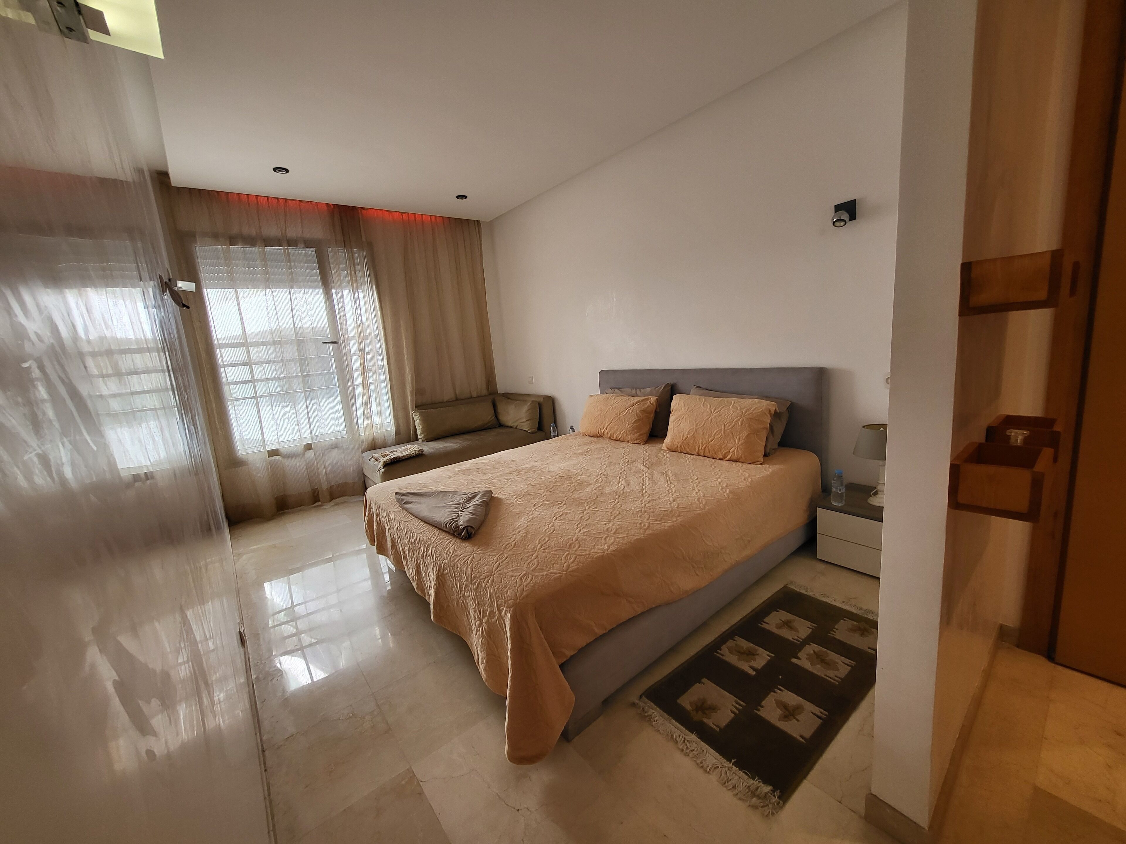 2 chambres, fer et planche à repasser, Wi-Fi, draps fournis