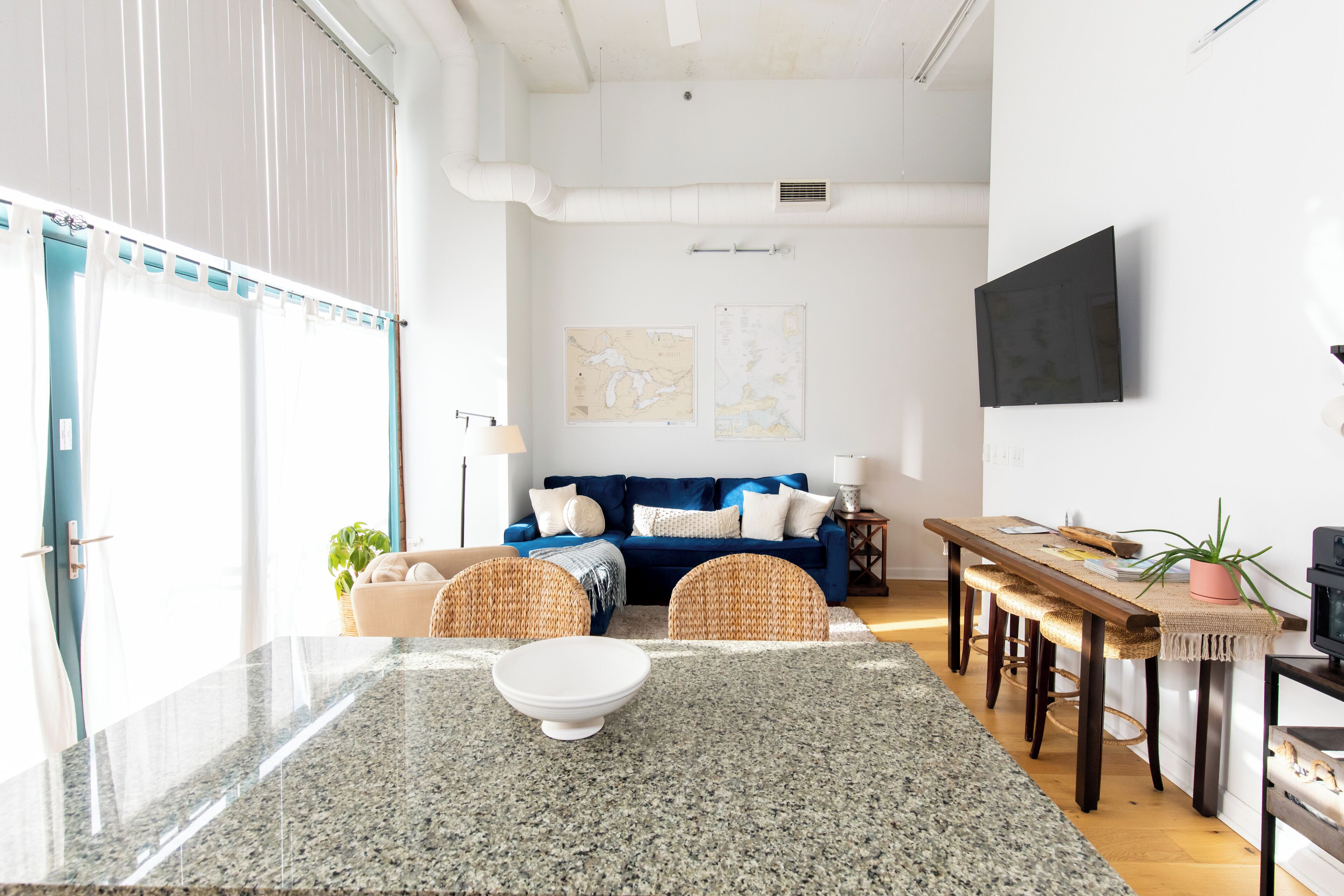 Smart TV, chimenea y tenis de mesa 