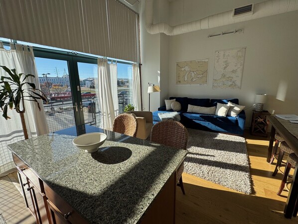 Smart TV, fireplace, ping pong