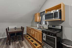 Frigorífic, microones, forn i placa de cuina 