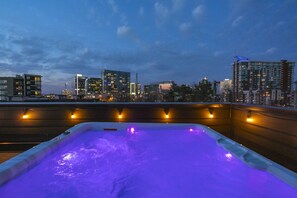 Bain à remous extérieur
