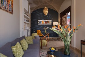 TV, fireplace - Monica Villa with private heated pool close to the golf courses (4 rms./8 gst.) (Marrakech)