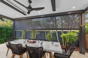 تناول الطعام بالخارج