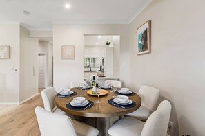 Dining - Coledale Beach Escape Modern Comfort by the Sea (Coledale)