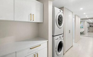 شقة فاخرة - منظر للبحيرة | غسيل الملابس