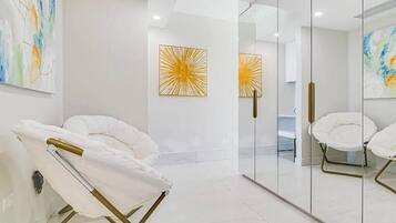 Luxury Apartment, Lagoon View | Iron/ironing board, free WiFi