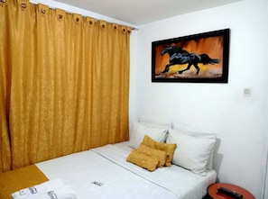 Standard-herbergi með tvíbreiðu rúmi | Ókeypis þráðlaus nettenging, aðgengi fyrir hjólastóla