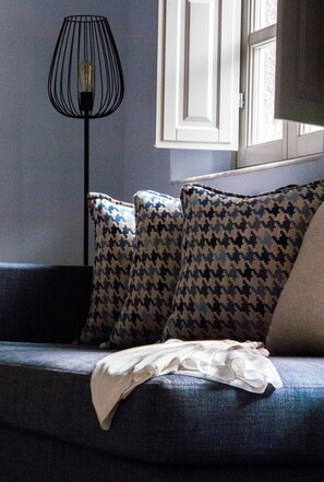 فيلا تقليدية - ٤ غرف نوم - برواق - بمنظر جزئي للبحر | خزنة داخل الغرفة وتجهيزات عازلة للصوت ومكواة/لوح كي وسرير سفر