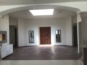 المنشأة من الداخل