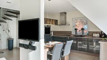 Refrigerador, microondas, parrilla de estufa y lavavajillas