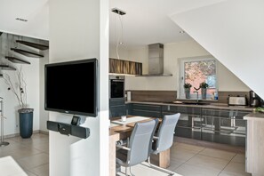 Fridge, microwave, stovetop, dishwasher - Exclusive 5-star apartment in an excellent location. (Borkum)