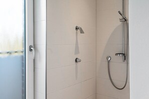 Shower, hair dryer, towels - Exclusive 5-star apartment in an excellent location. (Borkum)