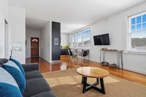 Living area - Hobart Character Scenic Views in Bustling Locale (North Hobart)