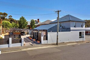 Exterior - Hobart Character Scenic Views in Bustling Locale (North Hobart)