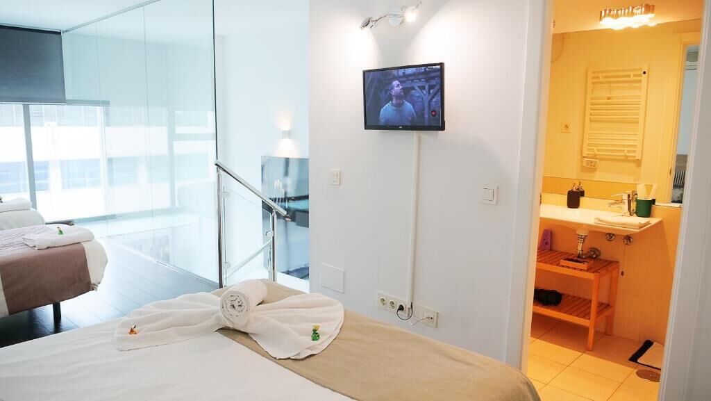 Standard Apartment | Bathroom | Shower, hair dryer, towels, soap