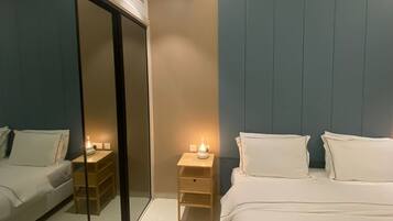 2 bedrooms, iron/ironing board, WiFi, bed sheets