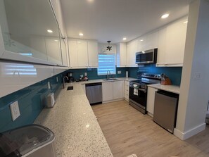 Microwave, oven, stovetop, dishwasher - 4BR with  Heated Pool , Fire Pit & Pool Table •Mins to Siesta & Downtown! (Sarasota)