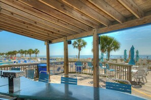 Outdoor dining - Bay Watch 806- Oceanfront 1BR- Amazing Pools (North Myrtle Beach)