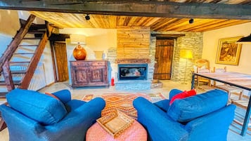 Télévision, cheminée