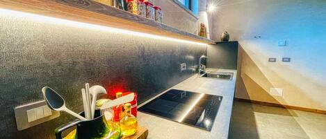 Réfrigérateur, micro-ondes, four, lave-vaisselle