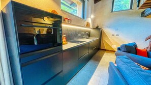 Réfrigérateur, micro-ondes, four, lave-vaisselle