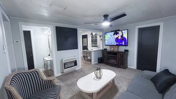 Smart-TV, Kamin, DVD-Player, Videothek