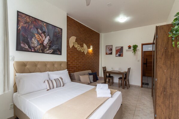 Tabla de planchar con plancha, cuna de viaje y wifi gratis