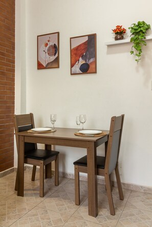 Dining - Fantastic Studio in Copacabana - DF1101 (Rio de Janeiro)