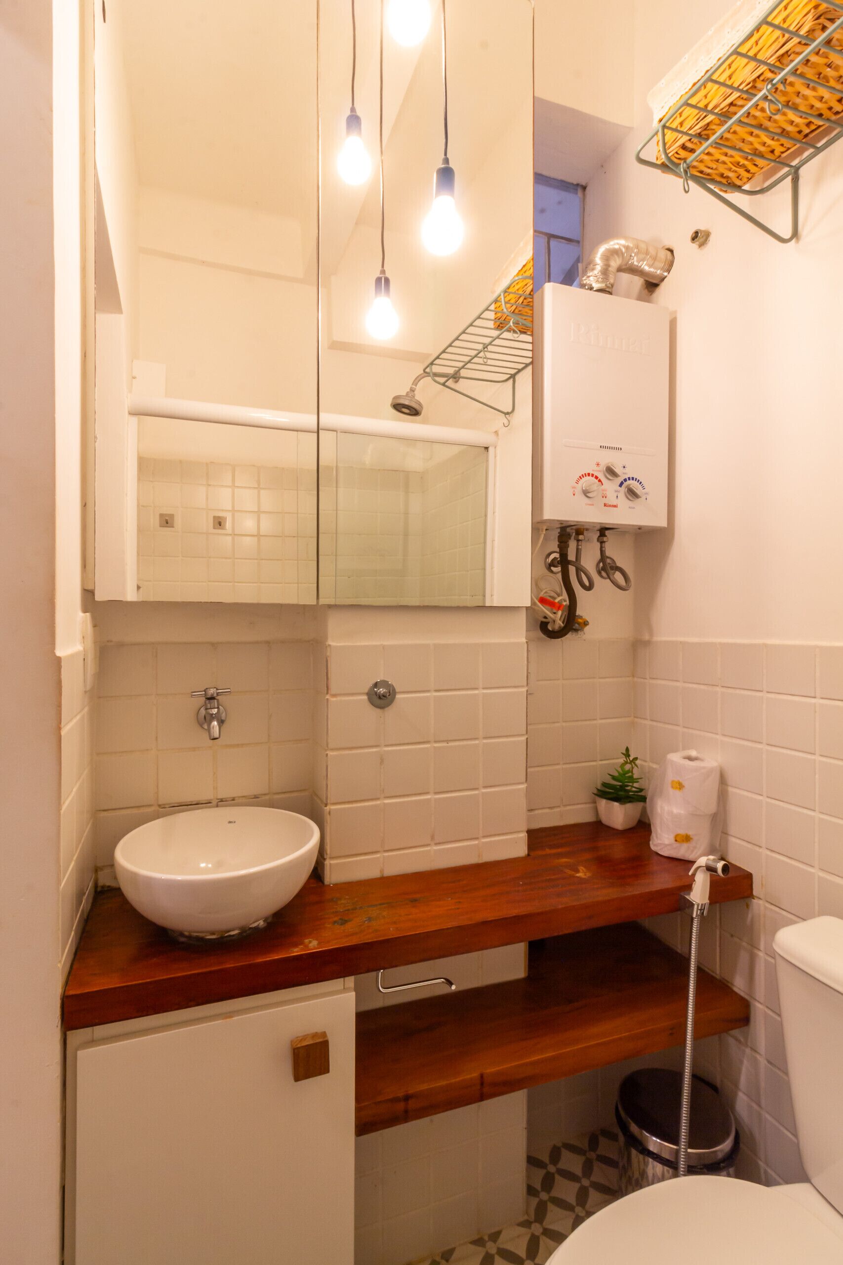 Shower, towels, shampoo, toilet paper