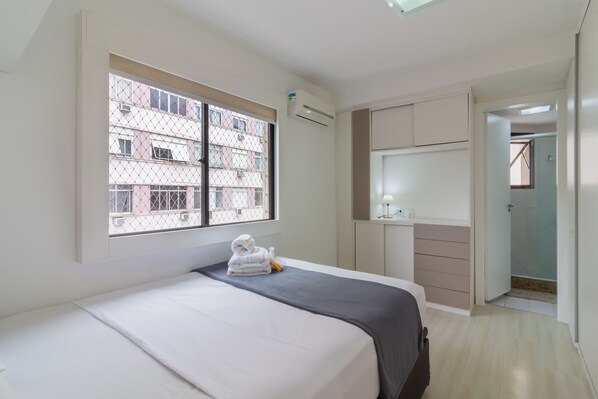 2 bedrooms, iron/ironing board, travel crib, free WiFi