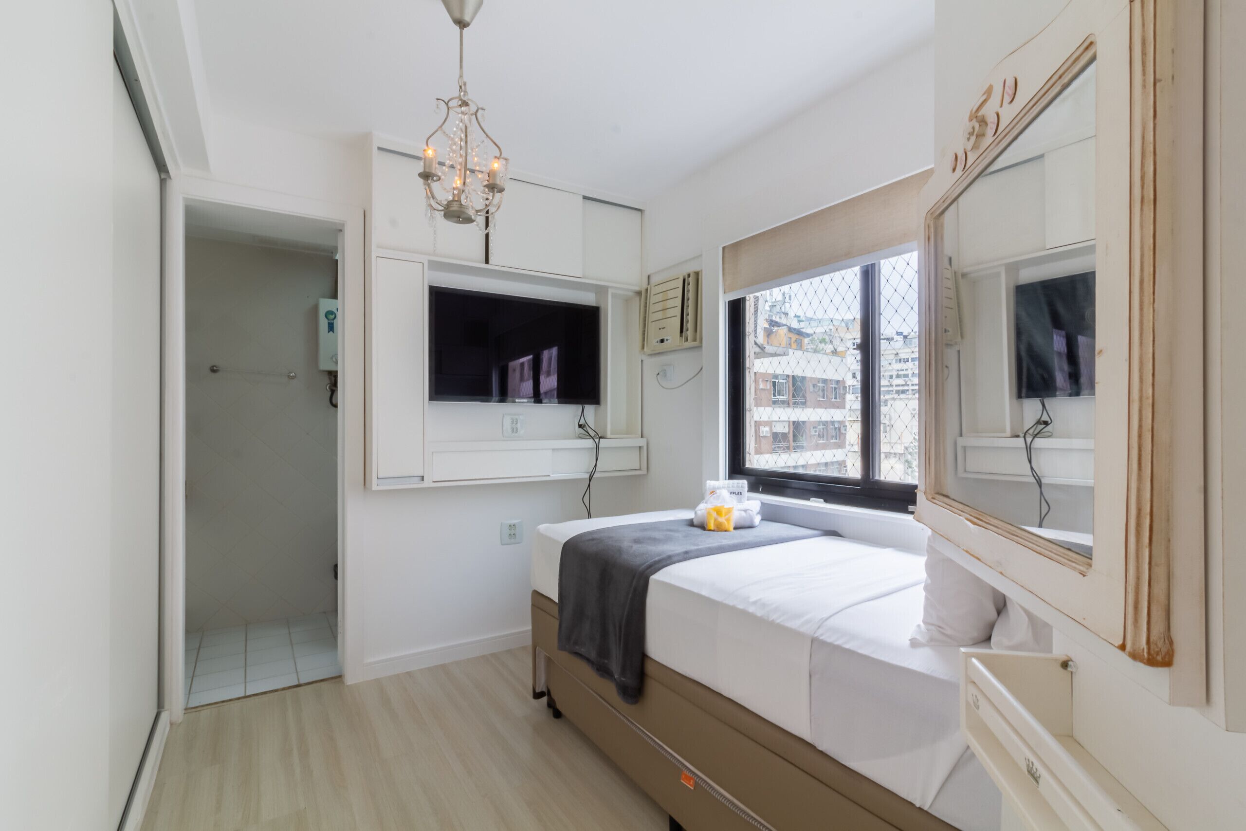 2 bedrooms, iron/ironing board, travel cot, free WiFi