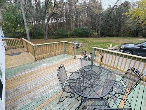 Hill-top Hide-away!  Remodeled 3-bedroom house in the Birch Run/Frankenmuth area