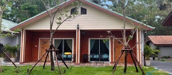 Phenwaree Amphawa Resort