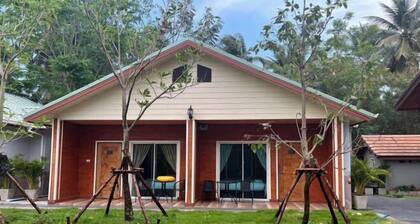 Phenwaree Amphawa Resort