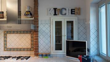 KĂŒhlschrank, Mikrowelle, Ofen, Herdplatte