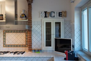 Fridge, microwave, oven, stovetop - Casa a Roddi con vista sulle Colline (Roddi)