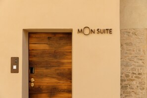 Exterior detail - MON Suite - Two Bedroom Apartment, Sleeps 4 (Monforte D'alba)