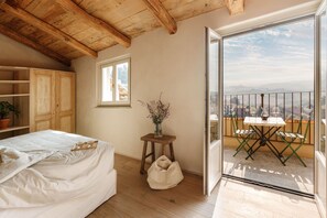 3 bedrooms, iron/ironing board, free WiFi, bed sheets - MON Suite - Two Bedroom Apartment, Sleeps 4 (Monforte D'alba)