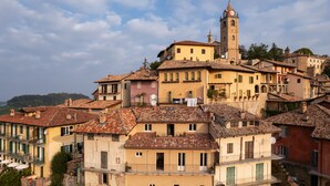 Exterior - MON Suite - Two Bedroom Apartment, Sleeps 4 (Monforte D'alba)