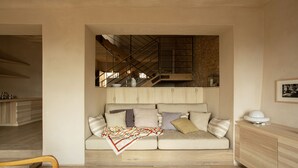 Smart TV, stereo - MON Suite - Two Bedroom Apartment, Sleeps 4 (Monforte D'alba)