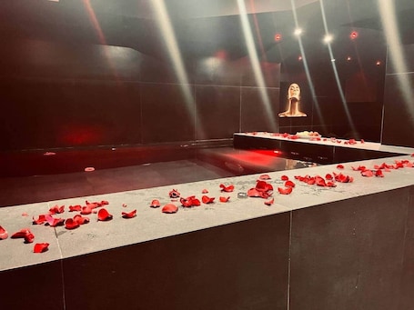 Spa. Love room Red & Black with jacuzzi/massage table