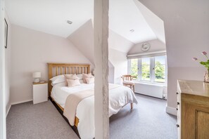 2 bedrooms, iron/ironing board, WiFi, bed sheets - 5 Monteagle - sleeps 4 guests  in 2 bedrooms (Wells-next-the-Sea)