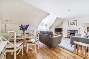 Dining - 5 Monteagle - sleeps 4 guests  in 2 bedrooms (Wells-next-the-Sea)