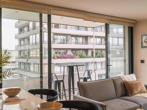 TV, offices - HOM ELITE | Metro Alcántara | Parking | 2D2B | AA (Las Condes)