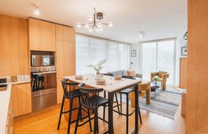 Dining - HOM ELITE | Metro Alcántara | Parking | 2D2B | AA (Las Condes)